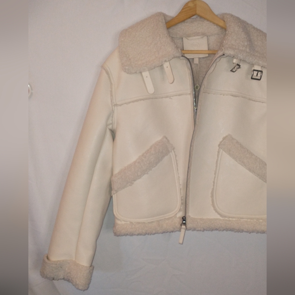 NWT Studio Cream Shearling Crop Faux Leather Jacket Medium - Picture 2 of 10